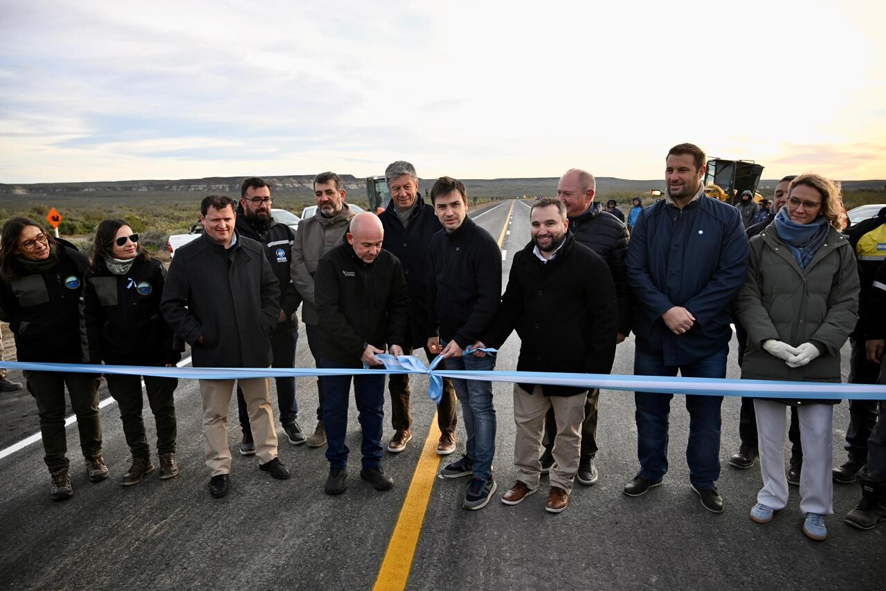 Con una inversión de casi .000 millones, Provincia inauguró la pavimentación total del acceso a Playa El Doradillo