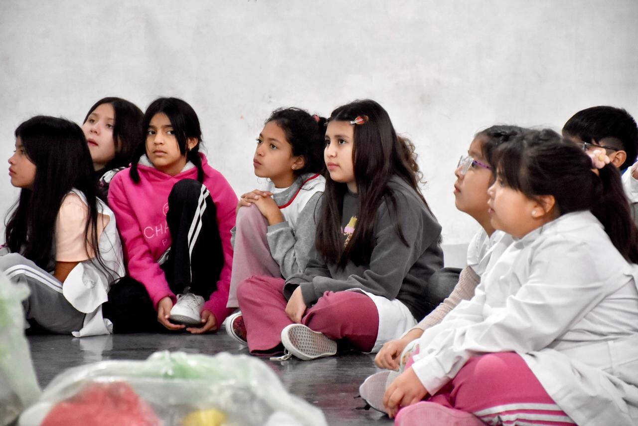 Eco Educar continúa su recorrido por Trelew y llegó a la Escuela N° 199