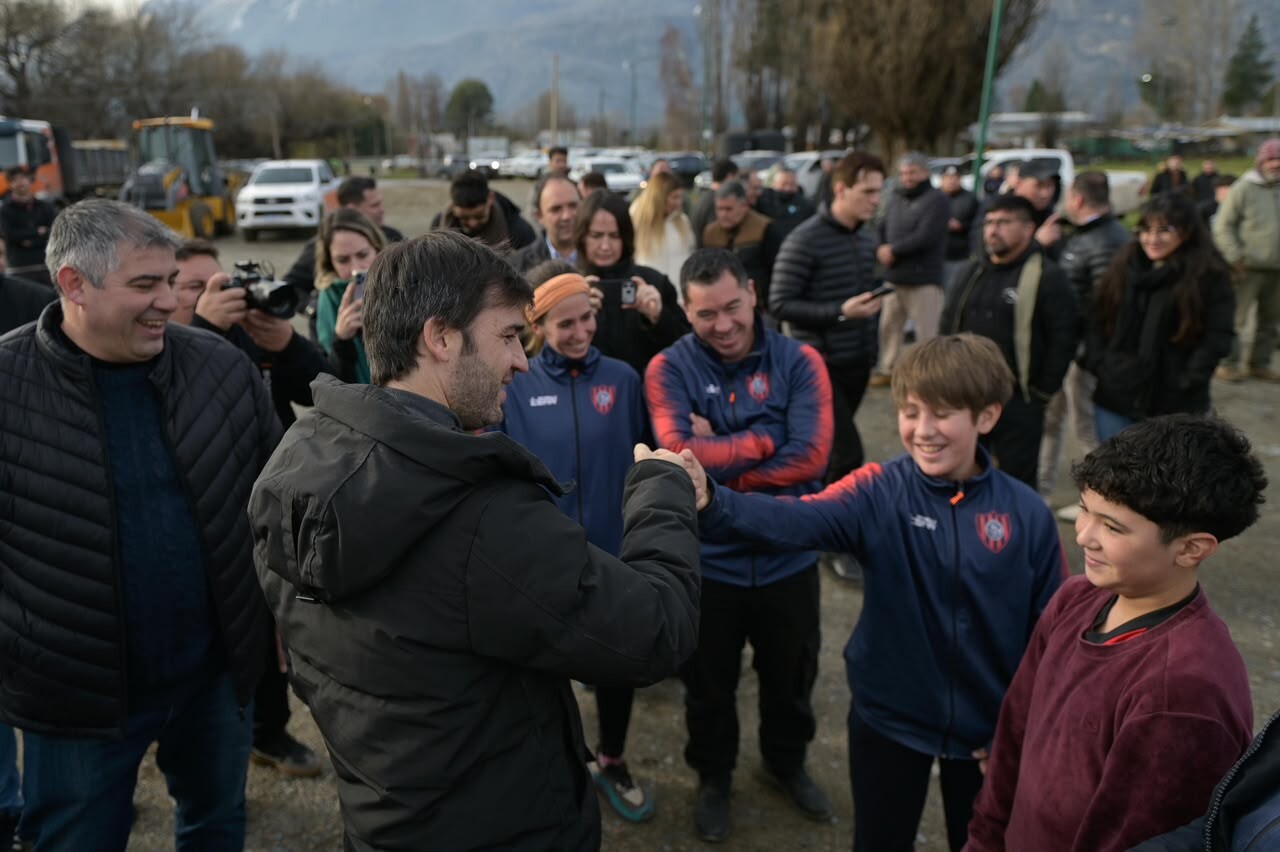 Plan Galina: comienza la construcción del nuevo Gimnasio Municipal de El Hoyo después de cuatro años de espera