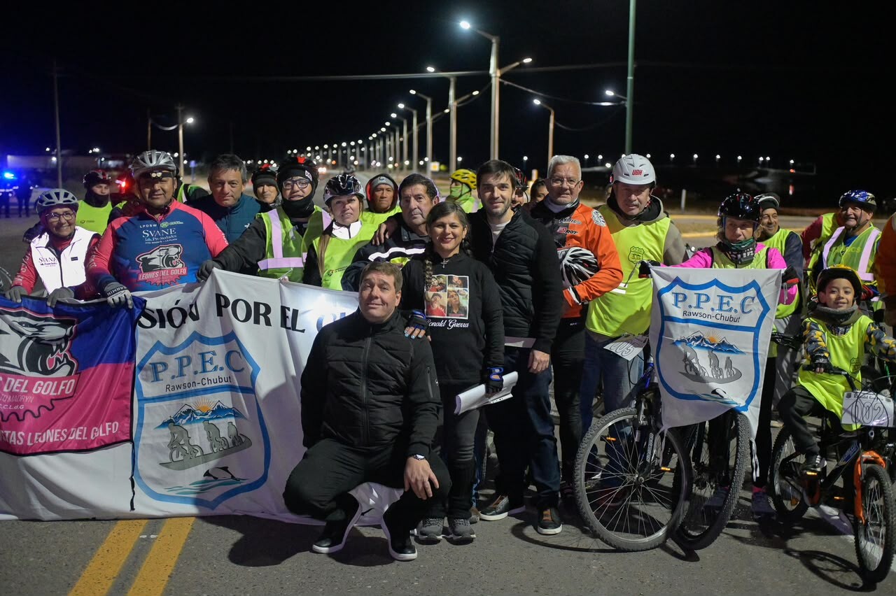 Torres inauguró una obra clave de iluminación en uno de los principales accesos a Playa Unión