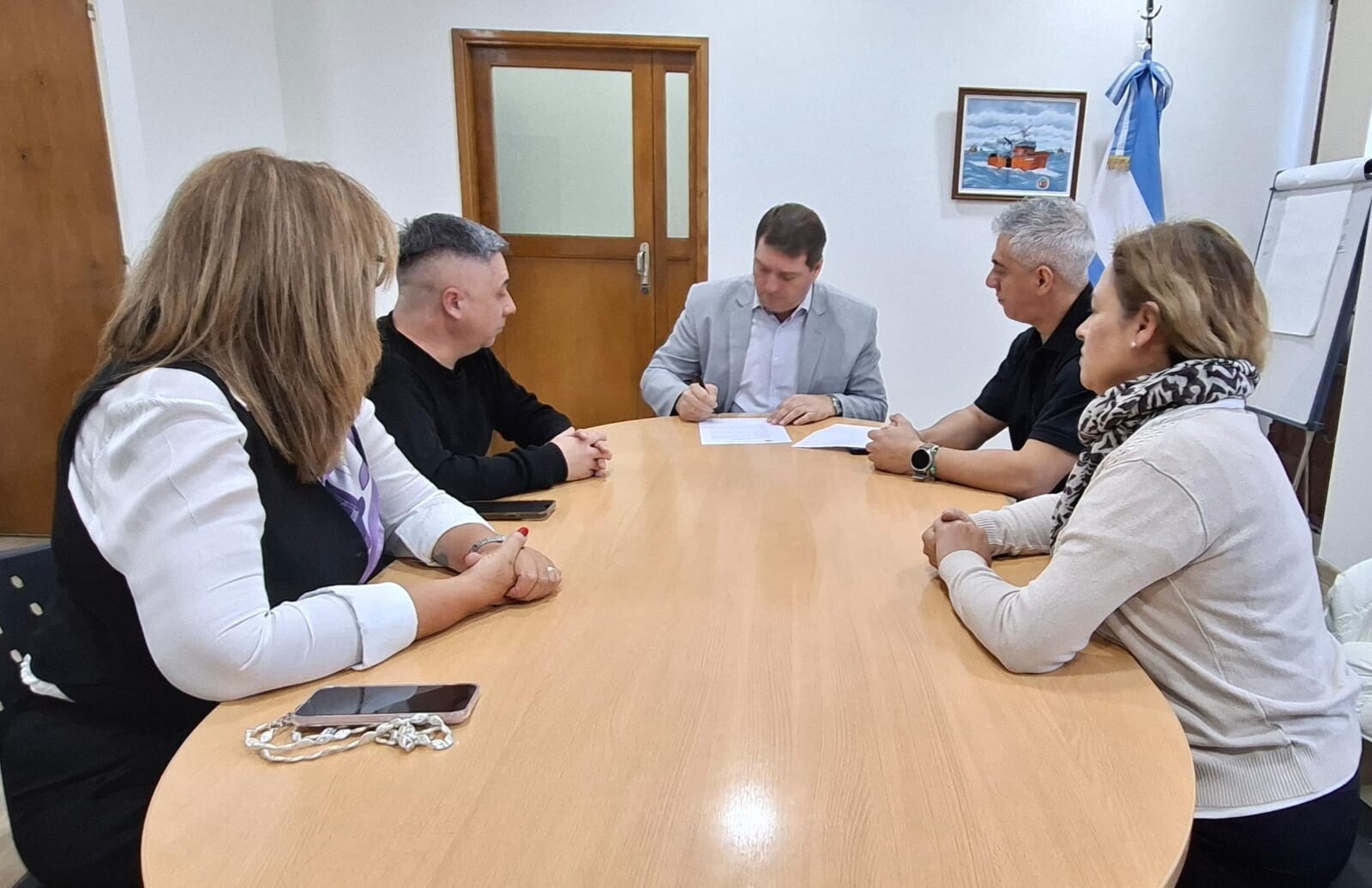 Municipio y la Asociación Amateur de Hockey del Valle consolidan un proyecto para un nuevo complejo deportivo.