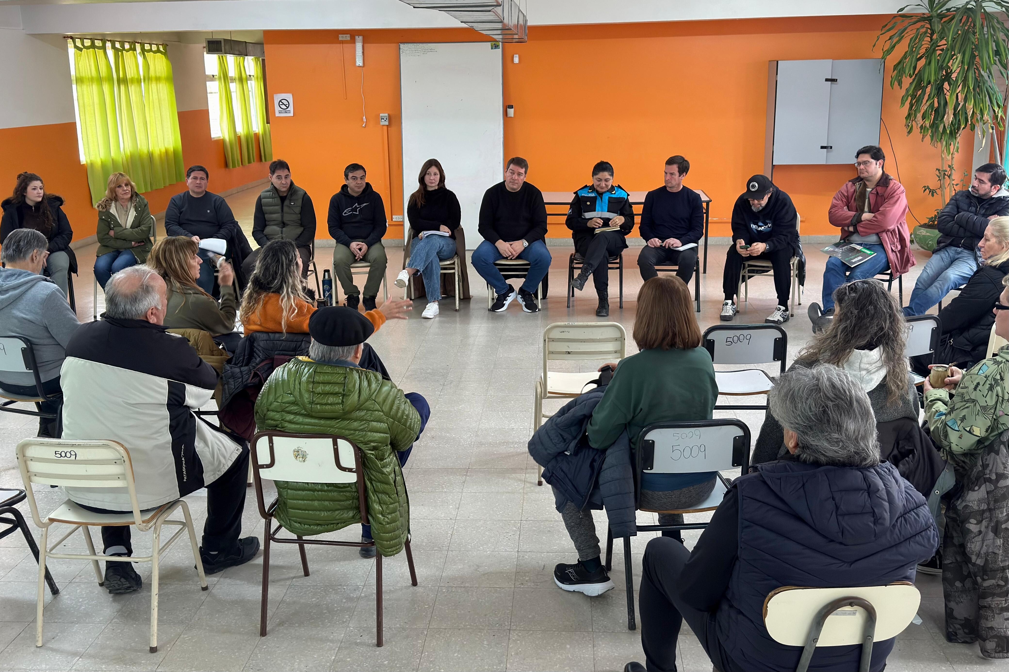 Biss compartió una reunión de trabajo con vecinos de Playa Unión