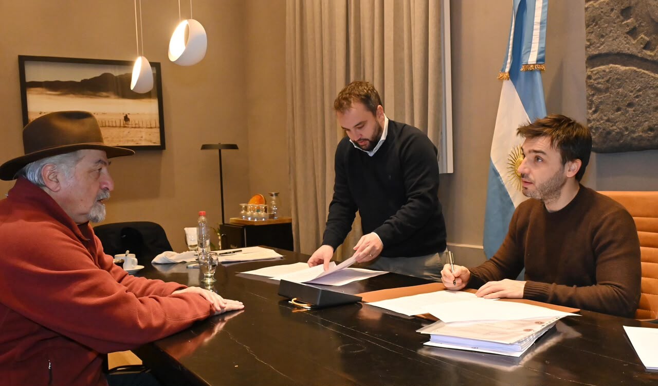 Plan Galina: Torres firmó el decreto para licitar la construcción del nuevo acueducto de Comodoro Rivadavia