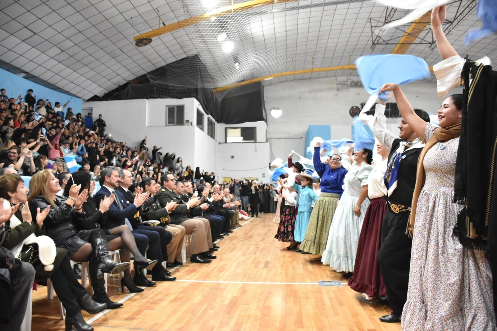 Trelew celebró el Día de la Independencia con un multitudinario Gran Pericón Nacional