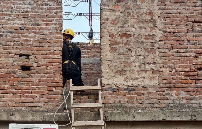 San Lorenzo: un hombre murió tras caer desde el techo de una vivienda