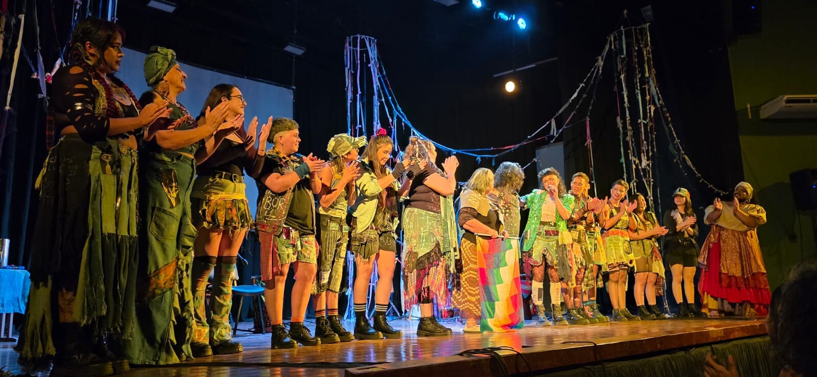 Puta poeta: Nina León, Retumba Q’ Te Parió y artistas locales en el teatro de la ciudad