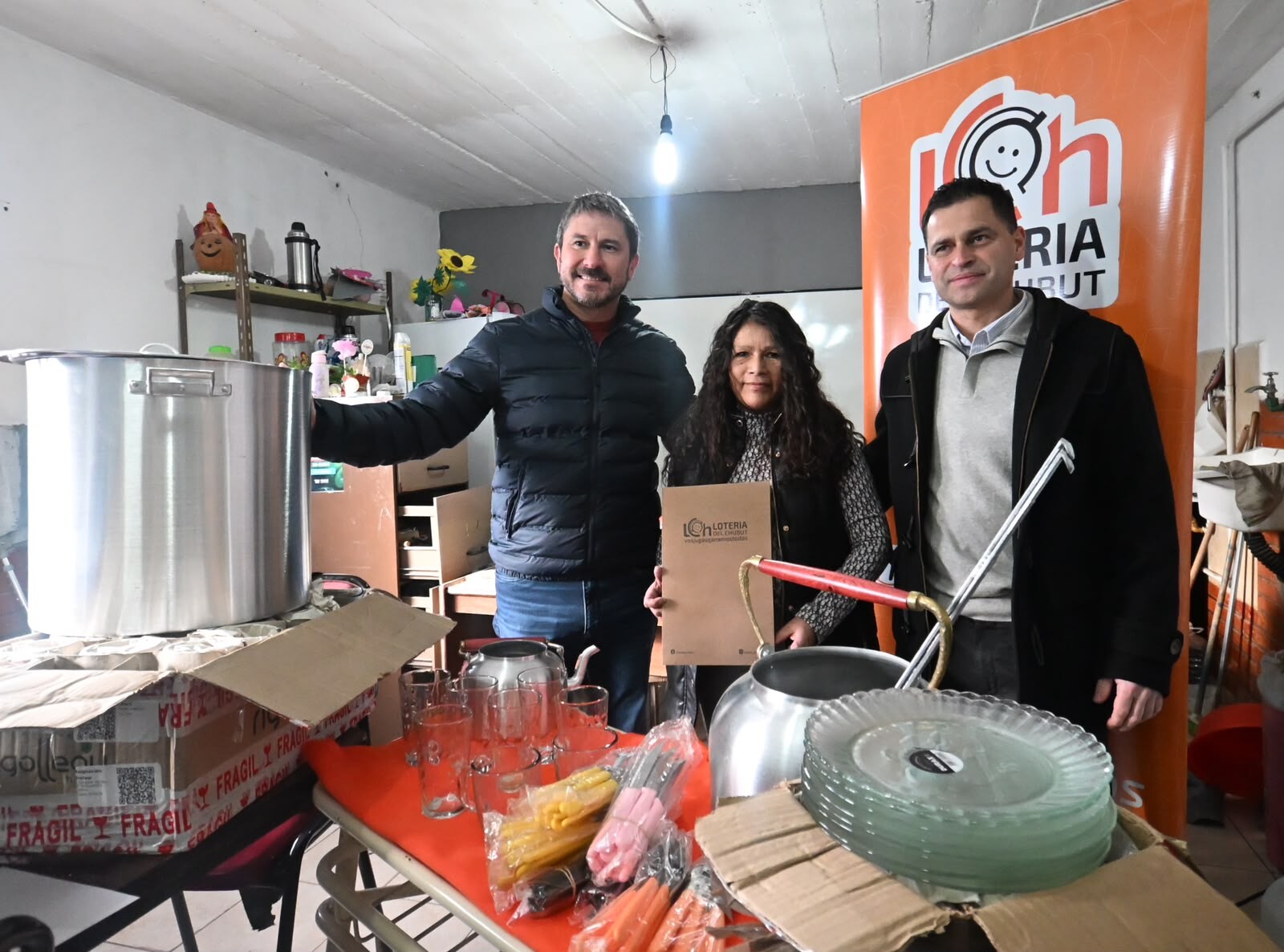 Trelew: el Municipio y Lotería del Chubut entregaron elementos a las vecinales de Presidente Perón y Santa Catalina