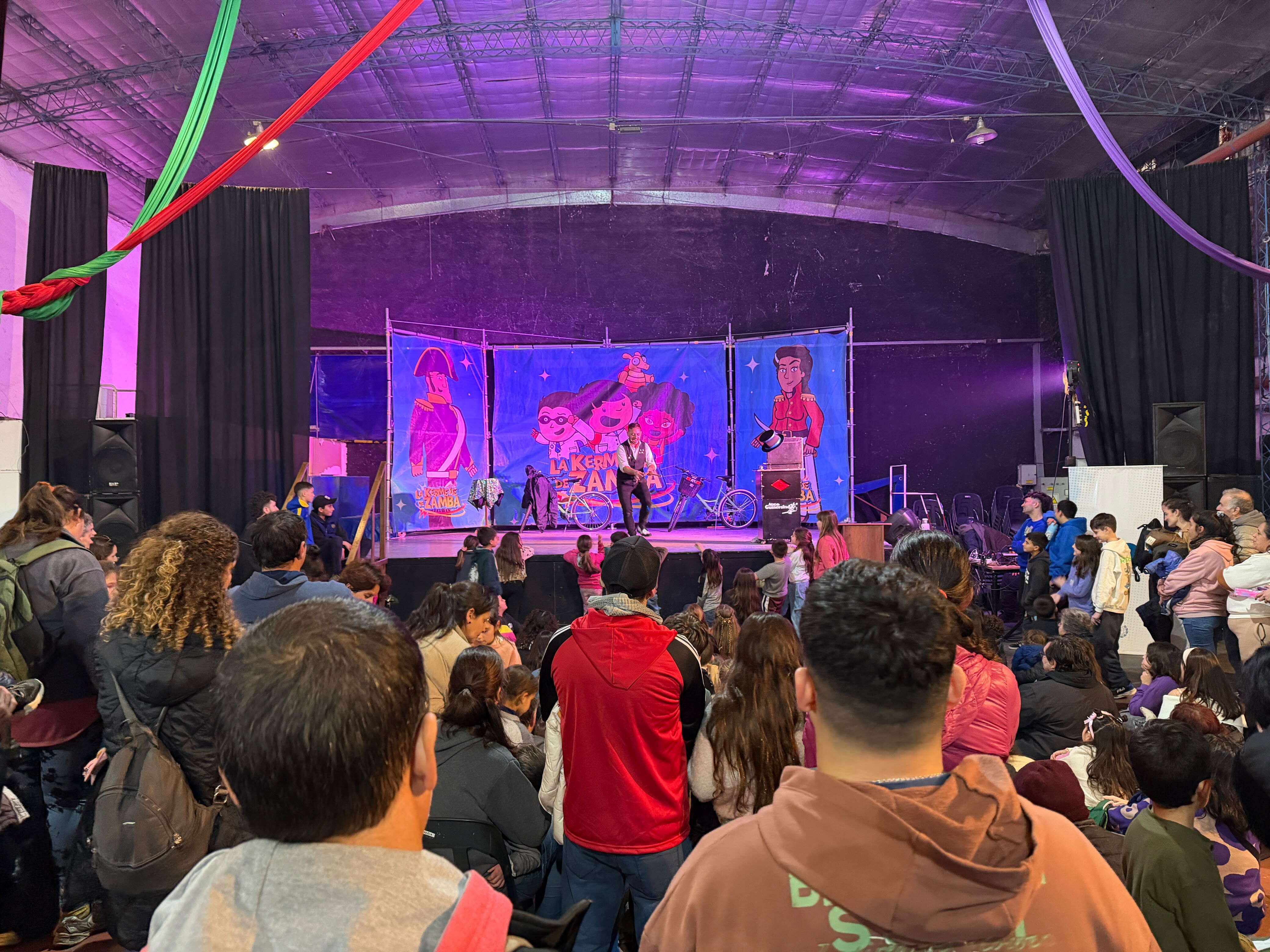 Cientos de familias disfrutaron de «La Kermesse de Zamba» en la Universidad Barrial