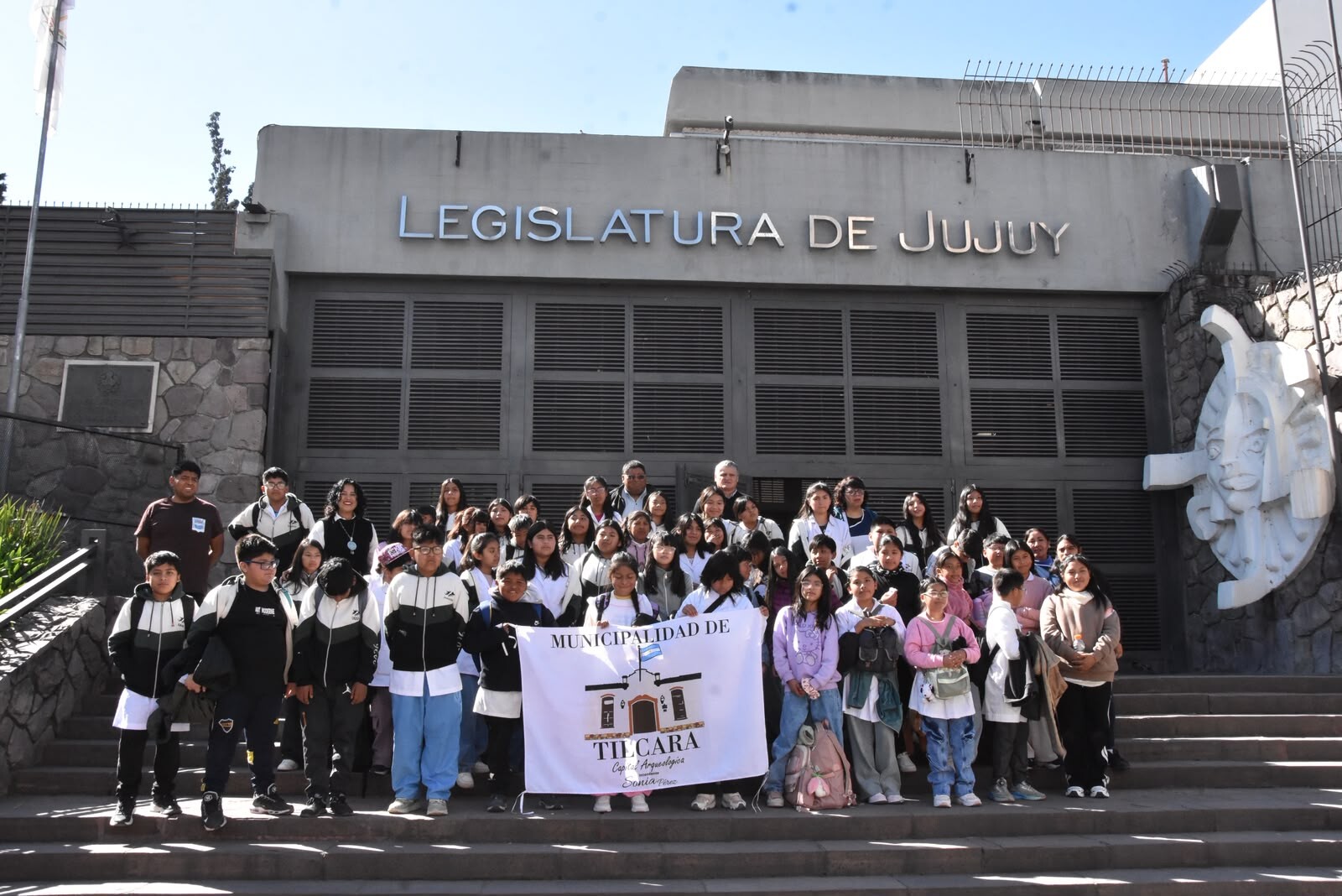 La Escuela N° 7 «Domingo Faustino Sarmiento» de Tilcara visitó la Legislatura de Jujuy
