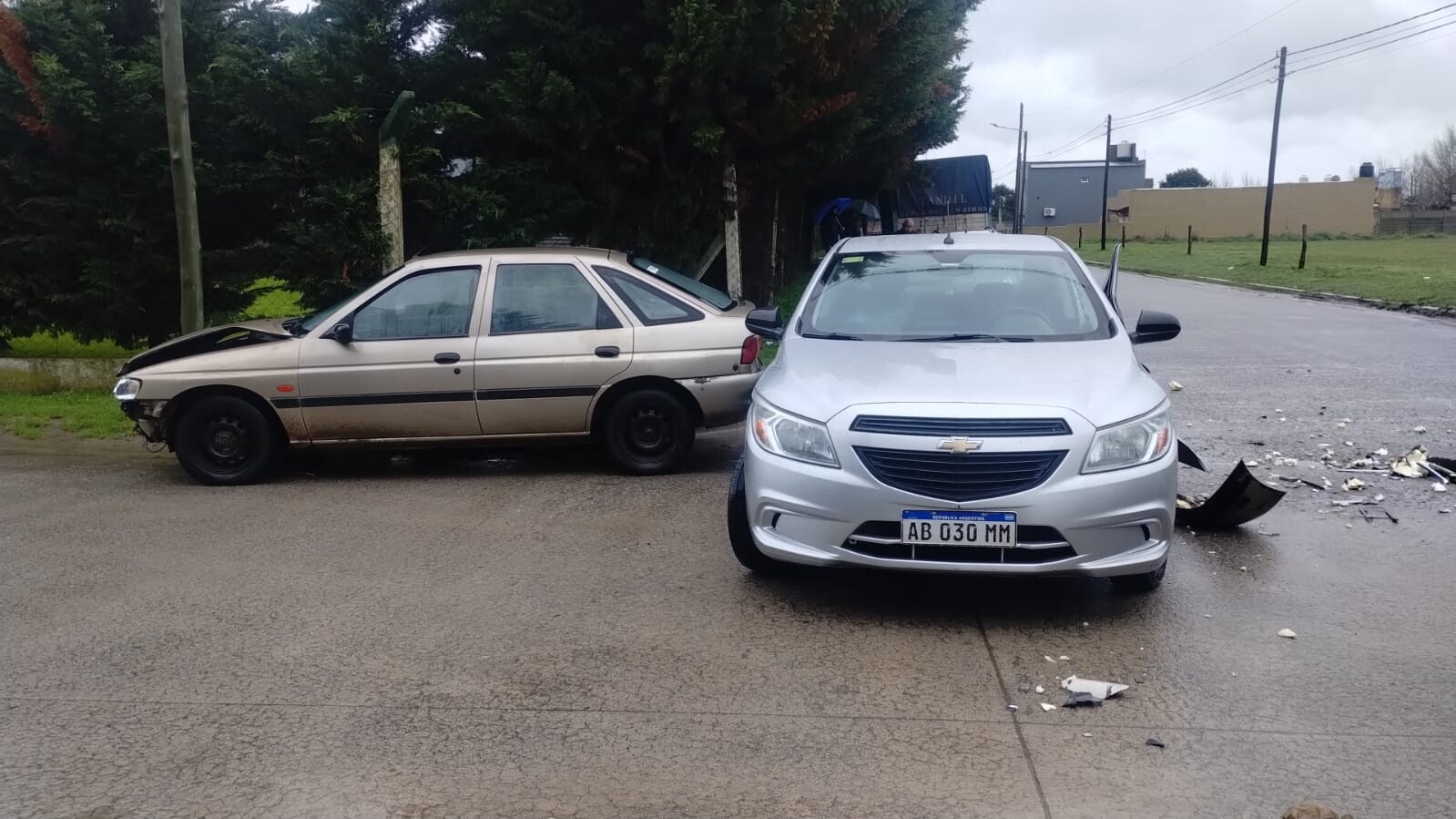 En el mediodia de hoy, personal policial acudió a la intersección de Salceda y Rosales, a raíz de un accidente de tránsito.