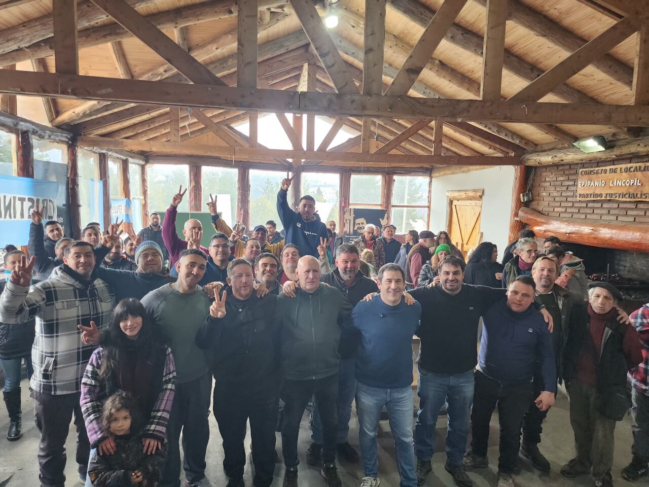 Luque y Bowen recorrieron juntos la Comarca Andina para comenzar a construir un proyecto de desarrollo para Chubut Luque y Bowen recorrieron juntos la Comarca Andina para comenzar a construir un proyecto de desarrollo para Chubut