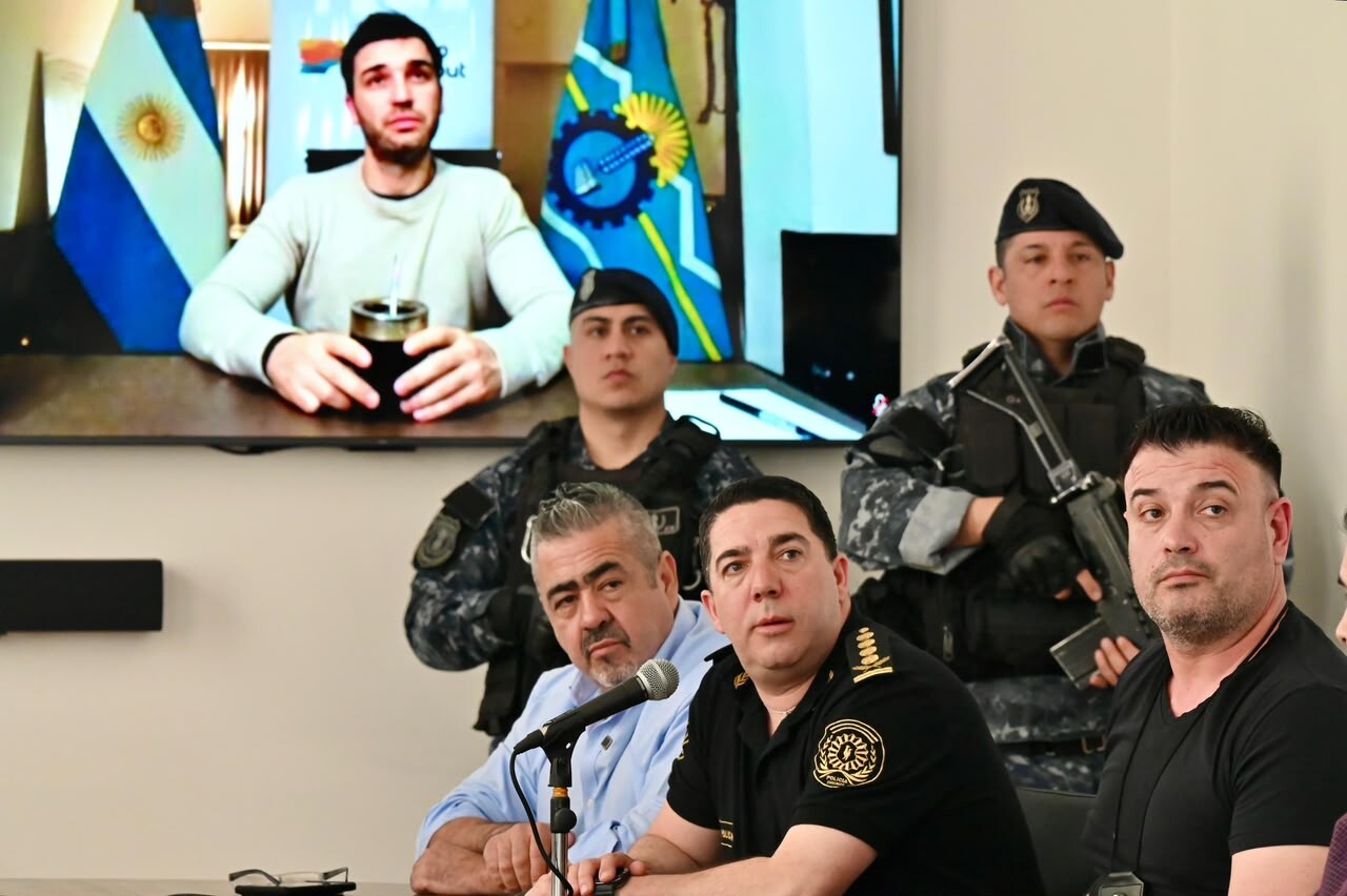 Operativo Berlín: la Policía del Chubut desarticuló una organización narco liderada desde la cárcel por uno de los criminales más peligrosos del país Operativo Berlín: la Policía del Chubut desarticuló una organización narco liderada desde la cárcel por uno de los criminales más peligrosos del país