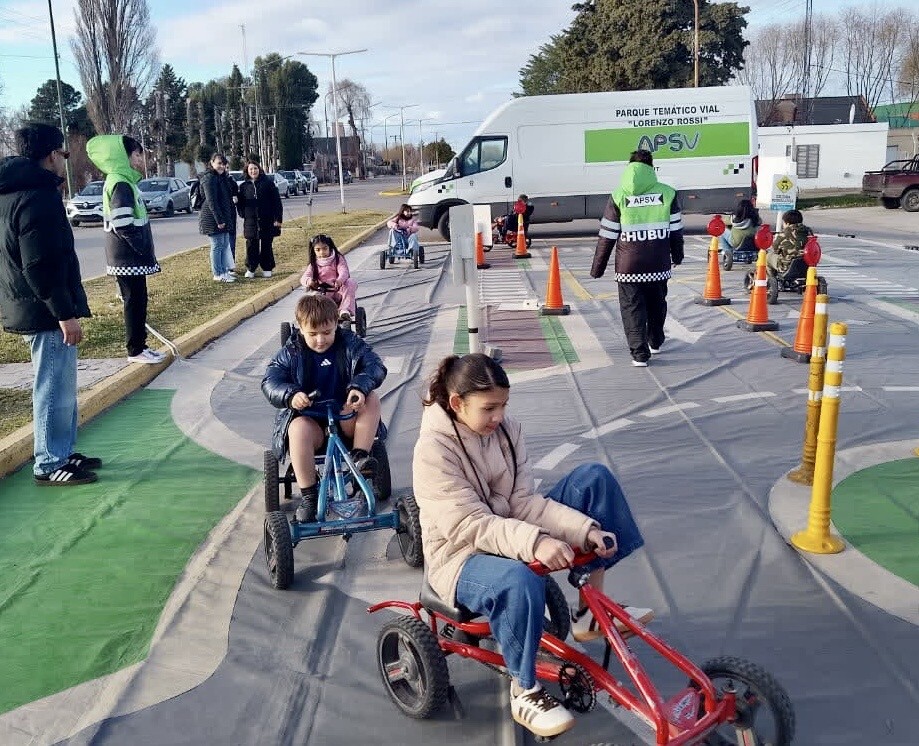 Provincia y municipios fortalecieron la educación vial con actividades del Parque Temático “Lorenzo Rossi” por el Día del Niño Provincia y municipios fortalecieron la educación vial con actividades del Parque Temático “Lorenzo Rossi” por el Día del Niño