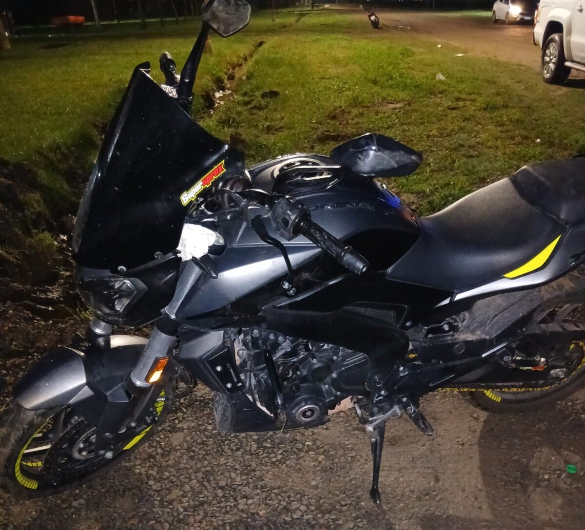 Los Conquistadores: un motociclista sufrió lesiones tras despistarse