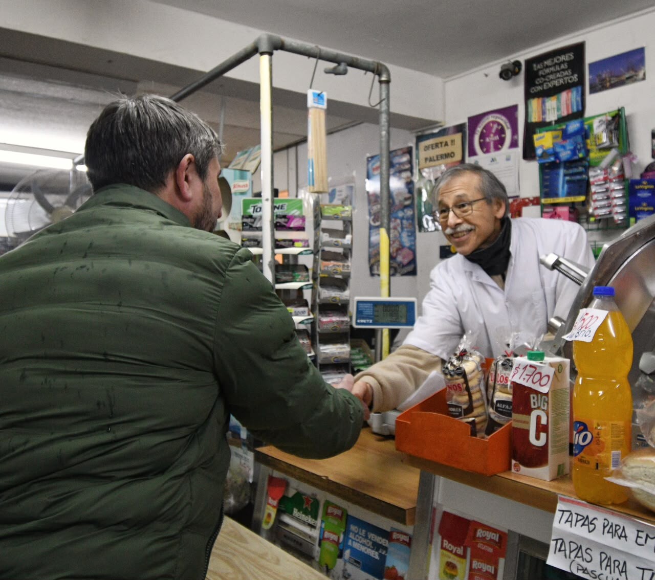 Merino recorrió comercios de la calle Galina en el marco del acompañamiento municipal a la actividad económica local Merino recorrió comercios de la calle Galina en el marco del acompañamiento municipal a la actividad económica local