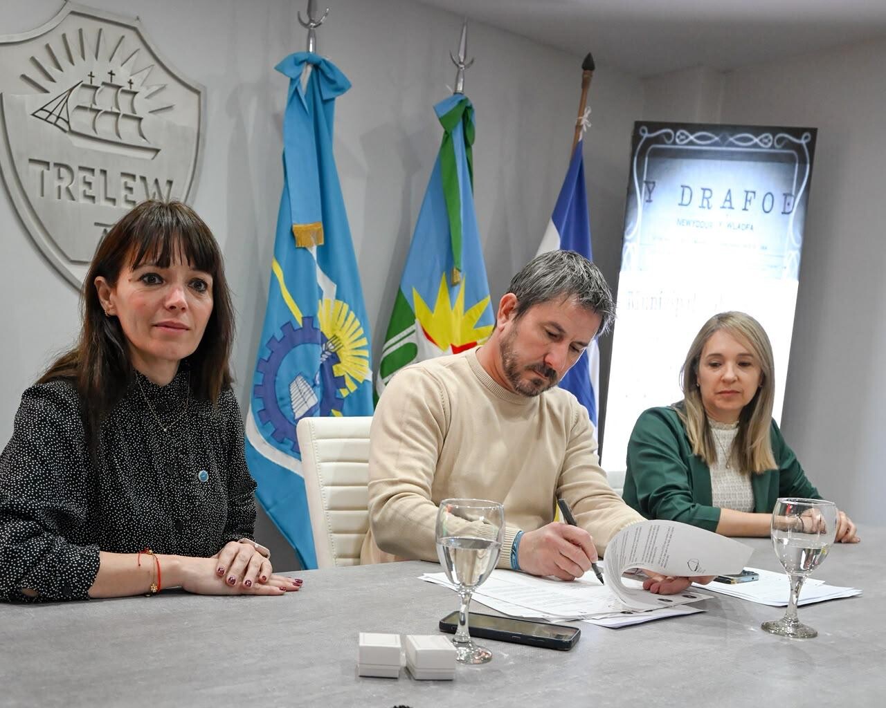 El Municipio de Trelew y la UNPSJB firmaron convenio para que pasantes de Biología realicen pasantías en Ambiente El Municipio de Trelew y la UNPSJB firmaron convenio para que pasantes de Biología realicen pasantías en Ambiente