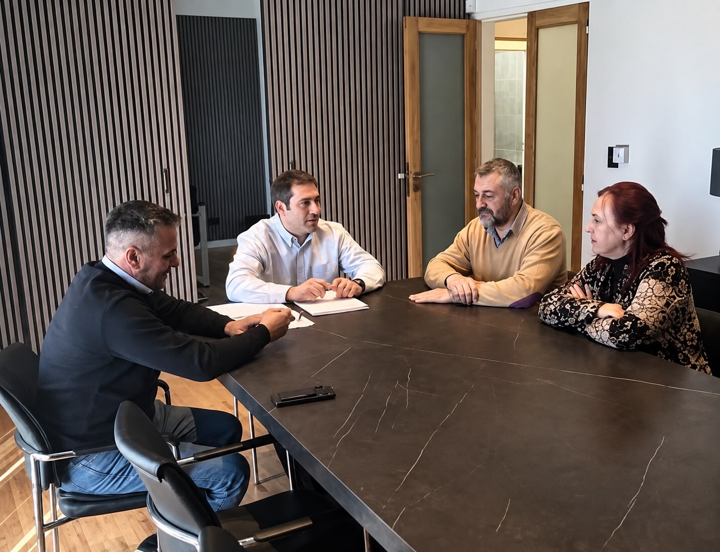 Luque recibió a referentes de Intercargo y advirtió que el cierre en el aeropuerto de Comodoro pone en riesgo servicios clave para toda la región Luque recibió a referentes de Intercargo y advirtió que el cierre en el aeropuerto de Comodoro pone en riesgo servicios clave para toda la región