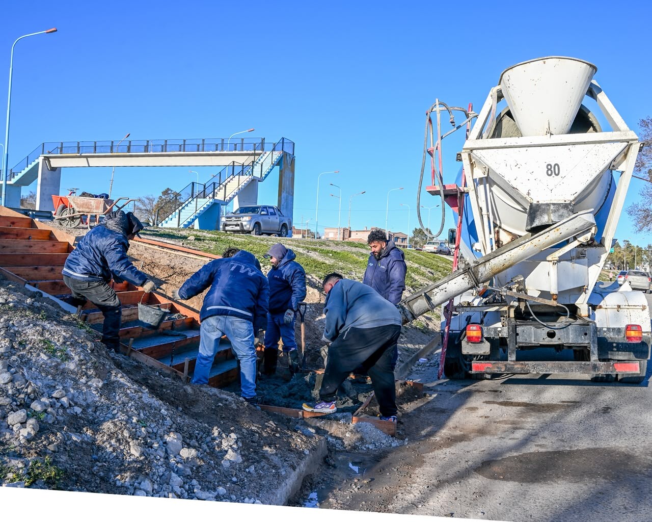 La Municipalidad de Trelew avanza con la reparación y construcción de las escaleras del barrio Constitución La Municipalidad de Trelew avanza con la reparación y construcción de las escaleras del barrio Constitución
