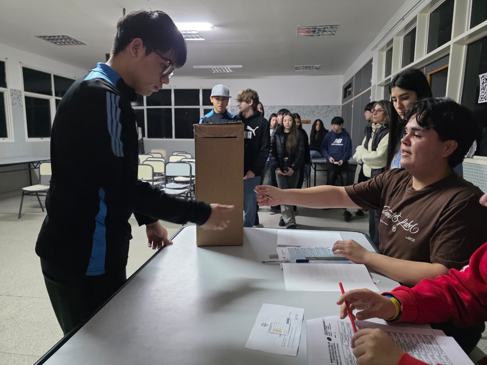 “Educar para la Democracia” llegó este lunes a la Escuela N.º 7721 “Educar para la Democracia” llegó este lunes a la Escuela N.º 7721