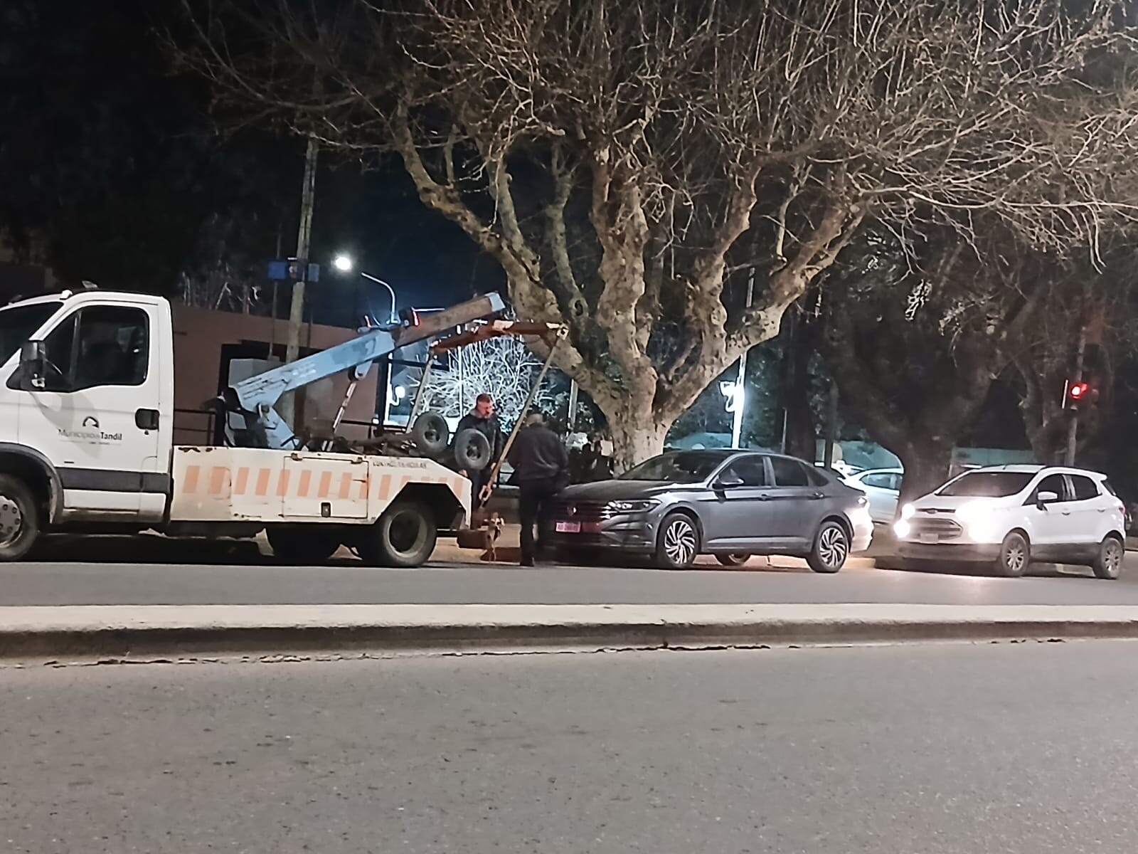 Controles y multas frente al Club Independiente: qué establece la restricción para estacionar sobre Avellaneda
