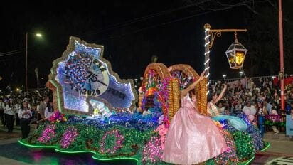 75° Fiesta Nacional de los Estudiantes: multitudinario último desfile de carrozas y carruajes