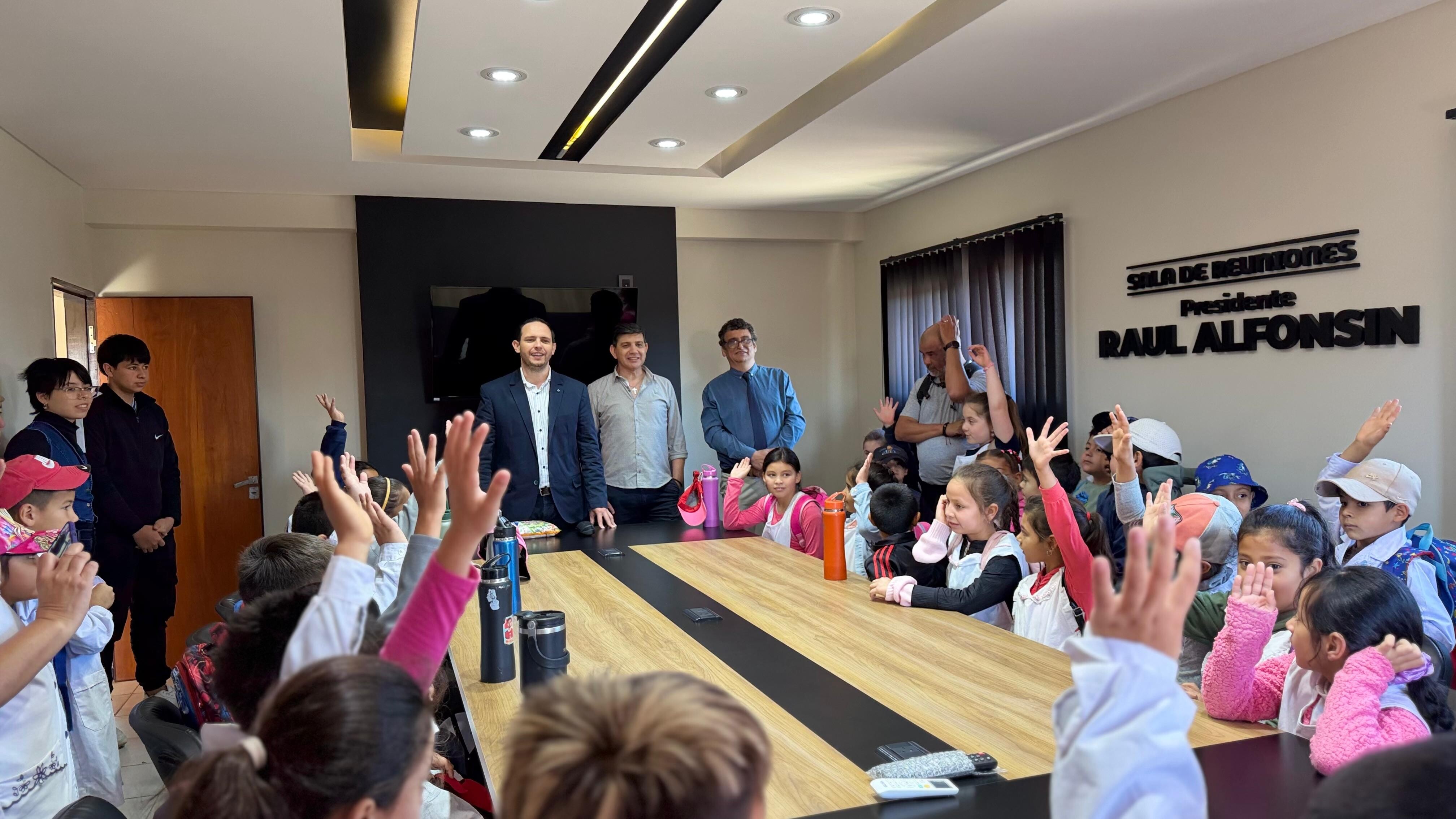 Alumnos Del Primer Ciclo De La Escuela N.º 6357 “Martín Fierro” Visitaron El Palacio Municipal