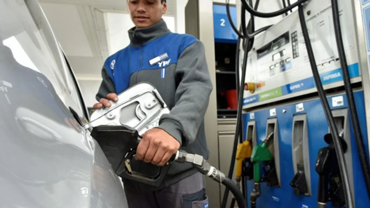 VOLVERÁ A AUMENTAR LA NAFTA Y EL GASOIL EL 1 %