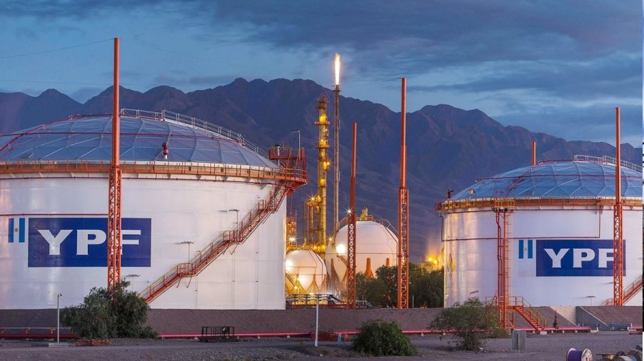 La petrolera estatal YPF confirmó el abandono del proyecto para construir una planta terrestre de gas natural licuado en Río Negro.
