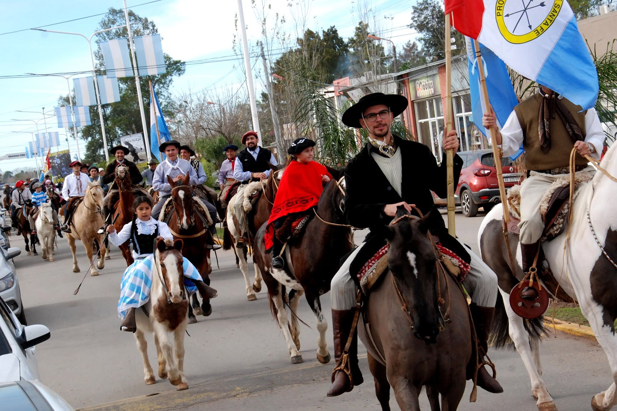 Ybarlucea-desfile.jpg Festejos del Día de la Bandera en Ybarlucea
