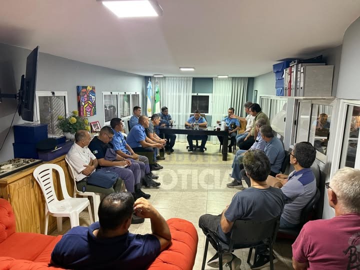 CHARATA: AUTORIDADES POLICIALES SE REUNIERON CON REPRESENTANTES DE FOROS DE SEGURIDAD Y VECINOS RURALES AUTOCONVOCADOS