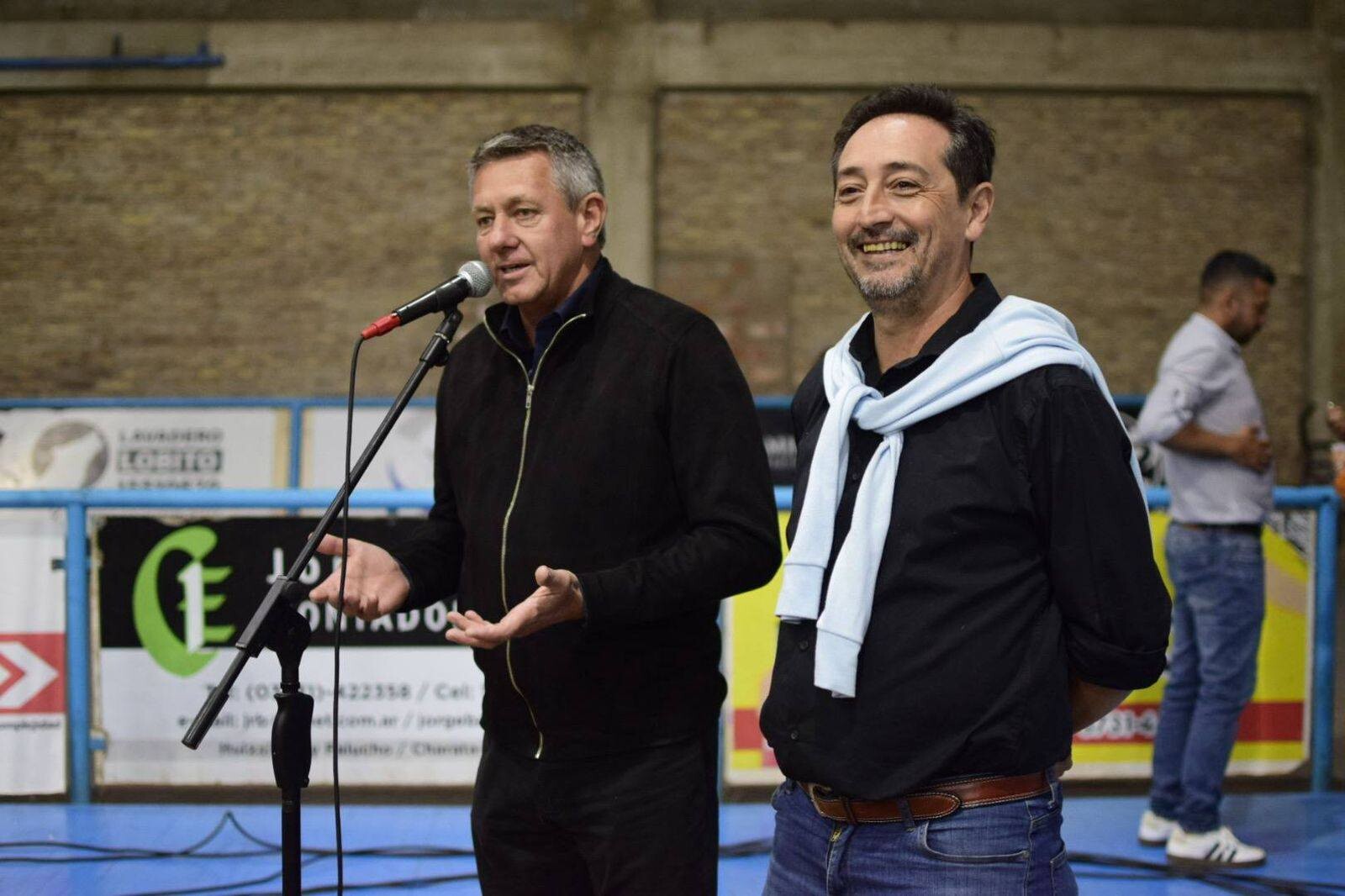 CHARATA: AGASAJO A EMPLEADOS MUNICIPALES