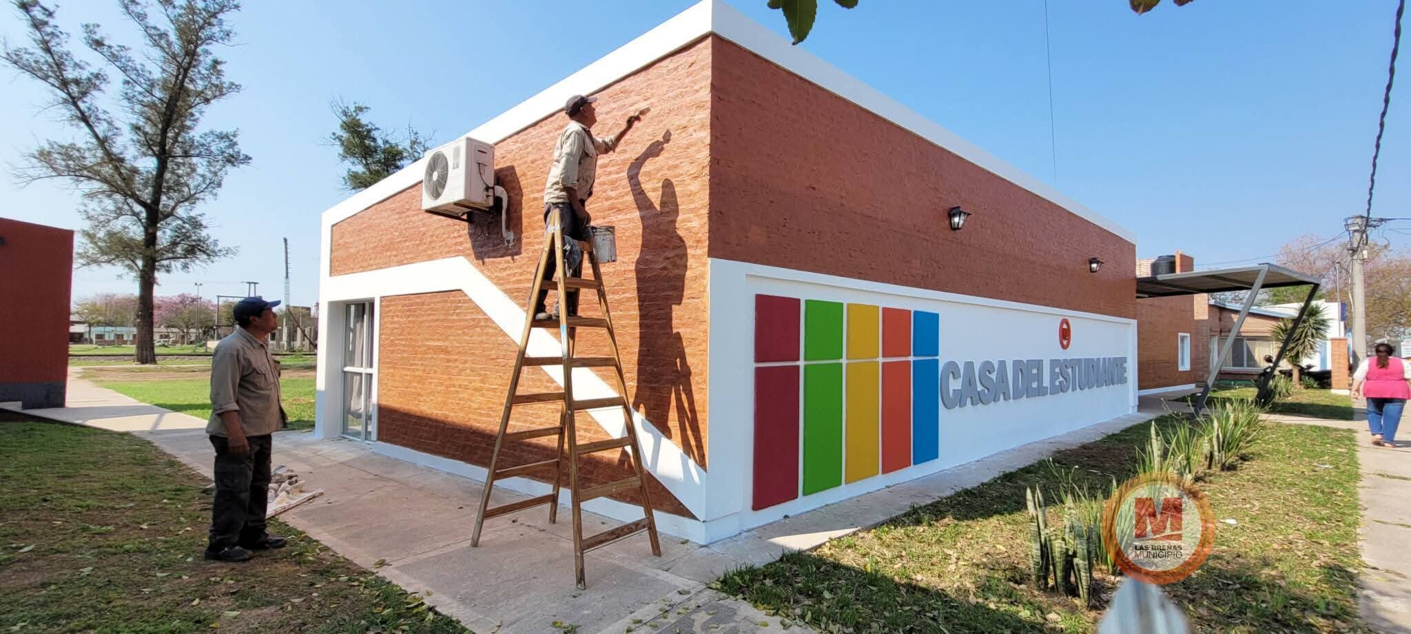 LAS BREÑAS: TRABAJOS DE MANTENIMIENTO EN LA CASA DEL ESTUDIANTE