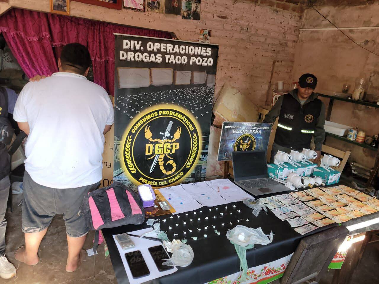 LOS FRENTONES: EN DOS ALLANAMIENTOS SECUESTRAN DROGAS, DINERO Y CELULARES, UN DETENIDO