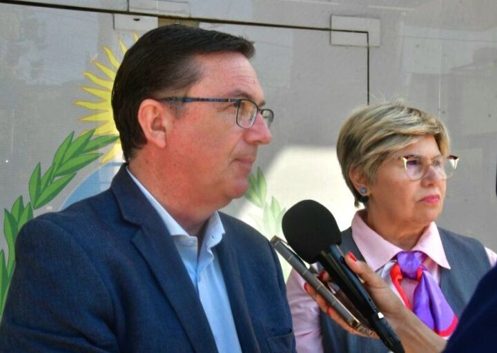 CHACO: EL EJECUTIVO PRESENTÓ UN PROYECTO DE LEY PARA REGULAR EL USO DE CELULARES EN LAS AULAS