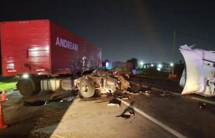 RESISTENCIA: COLISIÓN ENTRE DOS CAMIONES EN RUTA N° 11