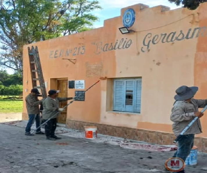 LAS BREÑAS: TRABAJOS DE REFACCIÓN Y PINTURA EN LA E.E.P. N°213