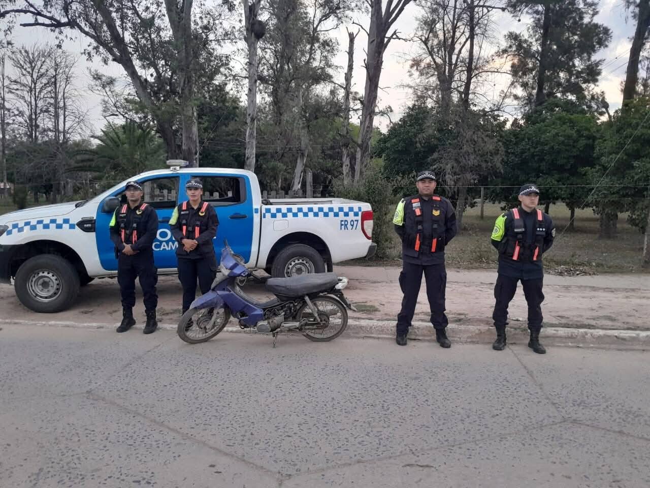 INTERIOR: RECUPERAN MOTOCICLETA ROBADA HACE MAS DE 10 AÑOS Y CAPTURAN A DOS HOMBRES BUSCADOS POR LA JUSTICIA