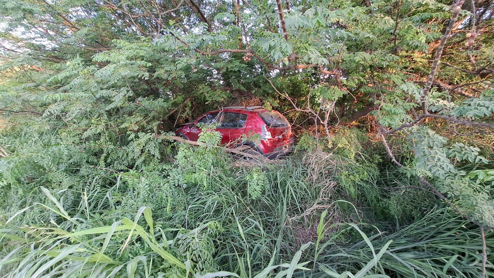 CHARATA: ENCUENTRAN UN VEHÍCULO ABANDONADO EN CRUCE VECINAL