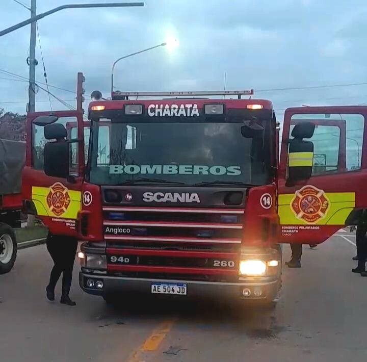 CHARATA: EL INTENDENTE RUBÉN RACH ACOMPAÑÓ LA LLEGADA DE UN NUEVO MÓVIL PARA BOMBEROS VOLUNTARIOS