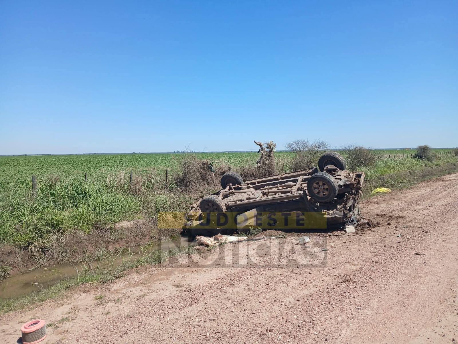 GRAL.PINEDO: VUELCO DE UNA CAMIONETA EN ZONA RURAL