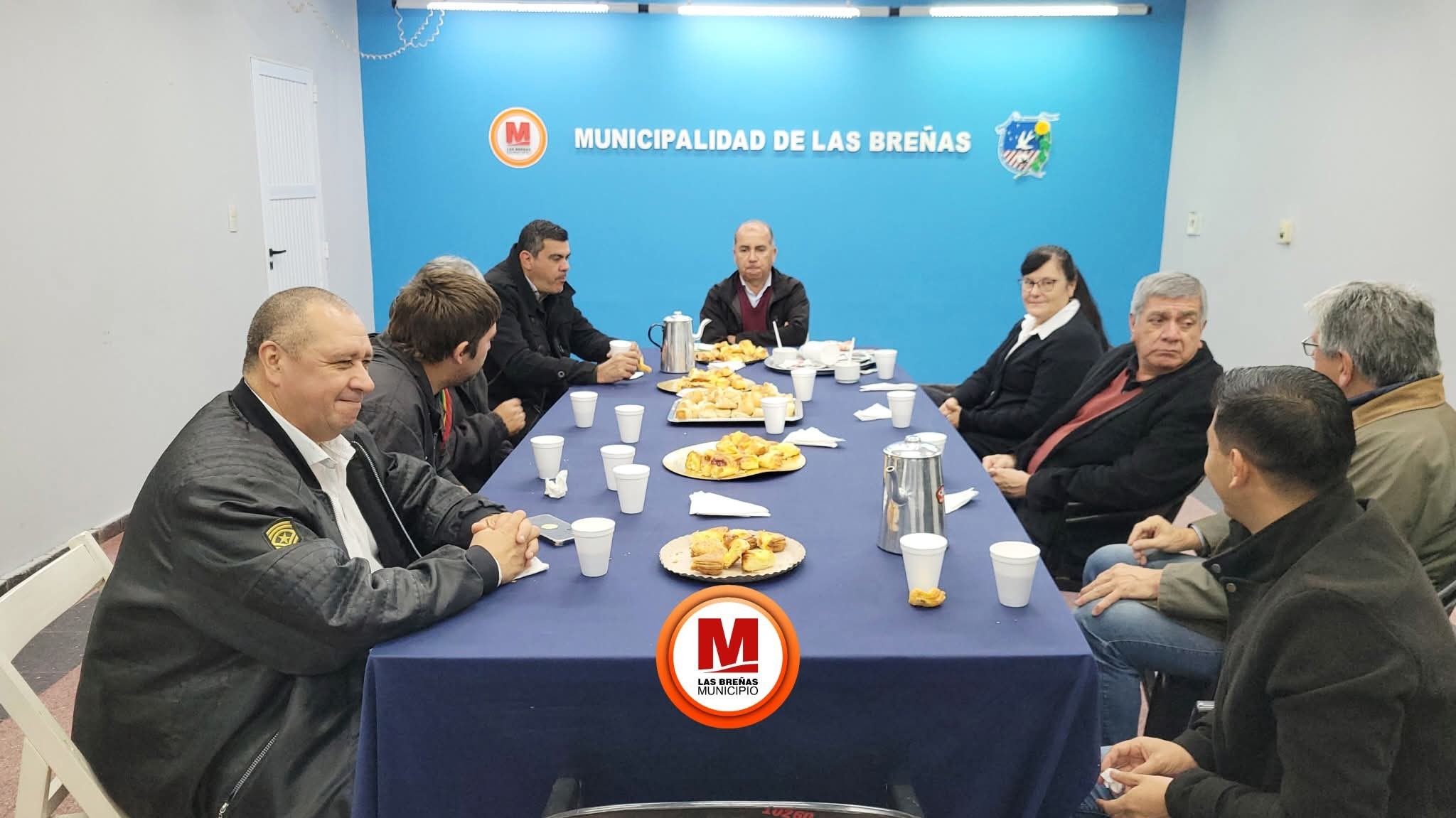 LAS BREÑAS: EL EJECUTIVO BRINDÓ UN DESAYUNO A LA PRENSA