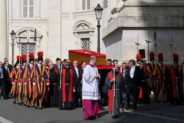 VATICANO: DIO INICIO EL FUNERAL PÚBLICO DEL PAPA FRANCISCO
