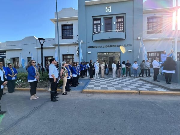 CHARATA: IZAMIENTO DE LA BANDERA