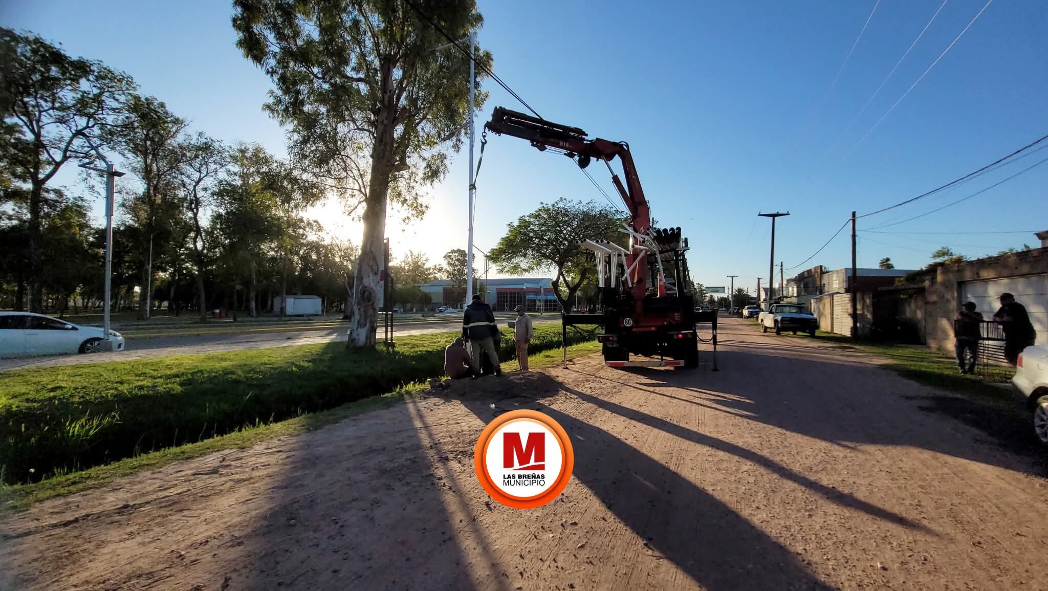 LAS BREÑAS: NUEVAS COLUMNAS PARA ARTEFACTOS LED