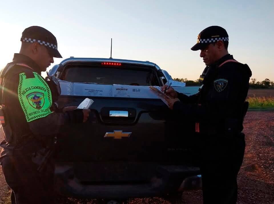 OPERATIVO PREVENCIÓN VIAL: CAMINERA DETUVO A CUATRO PERSONAS BUSCADAS POR LA JUSTICIA ADEMÁS REALIZAN INTERVENCIONES