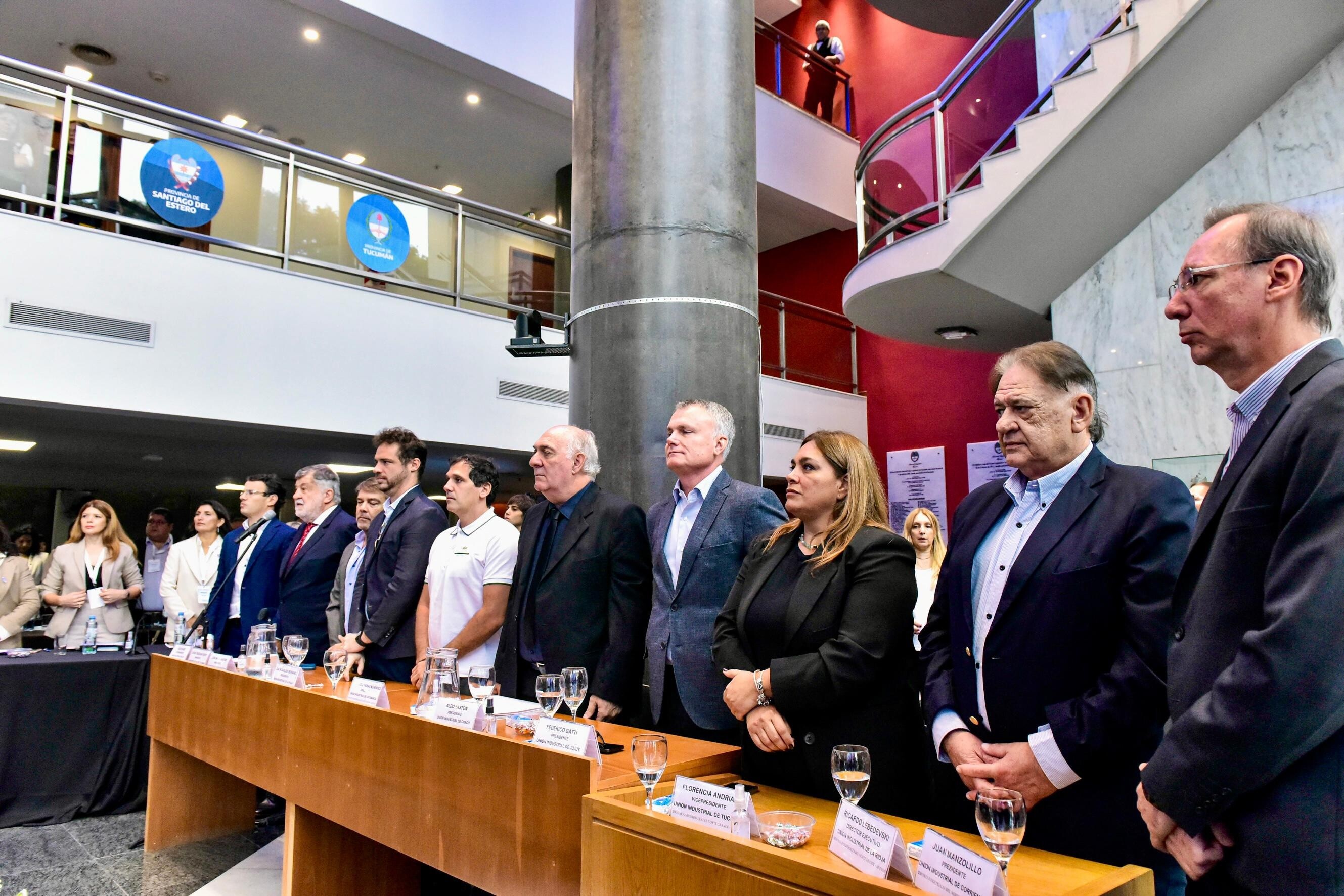 a.jpg La Unión Industrial Riojana expuso la crítica situación del sector en el Parlamento del Norte Grande
