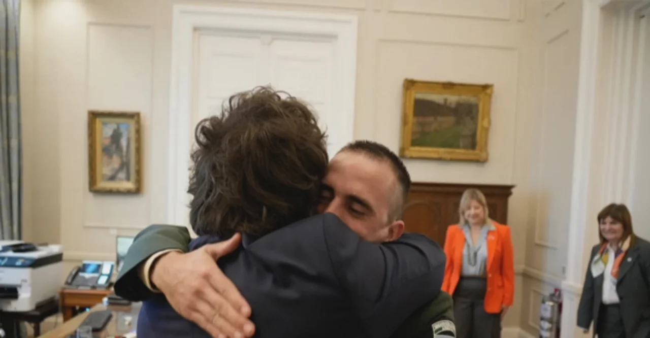 aaadddd.jpg Javier Milei se encontró con el gendarme Nahuel Gallo