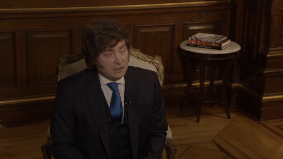 aaadddd.jpg Milei explicó que no dolariza porque “la gente no quiere” y afirmó que crecerá el salario