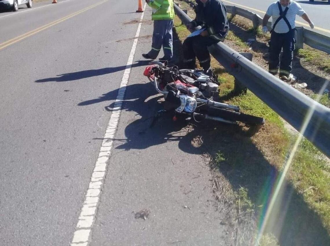 Dos motociclistas terminaron heridos tras un violento accidente en Las Termas