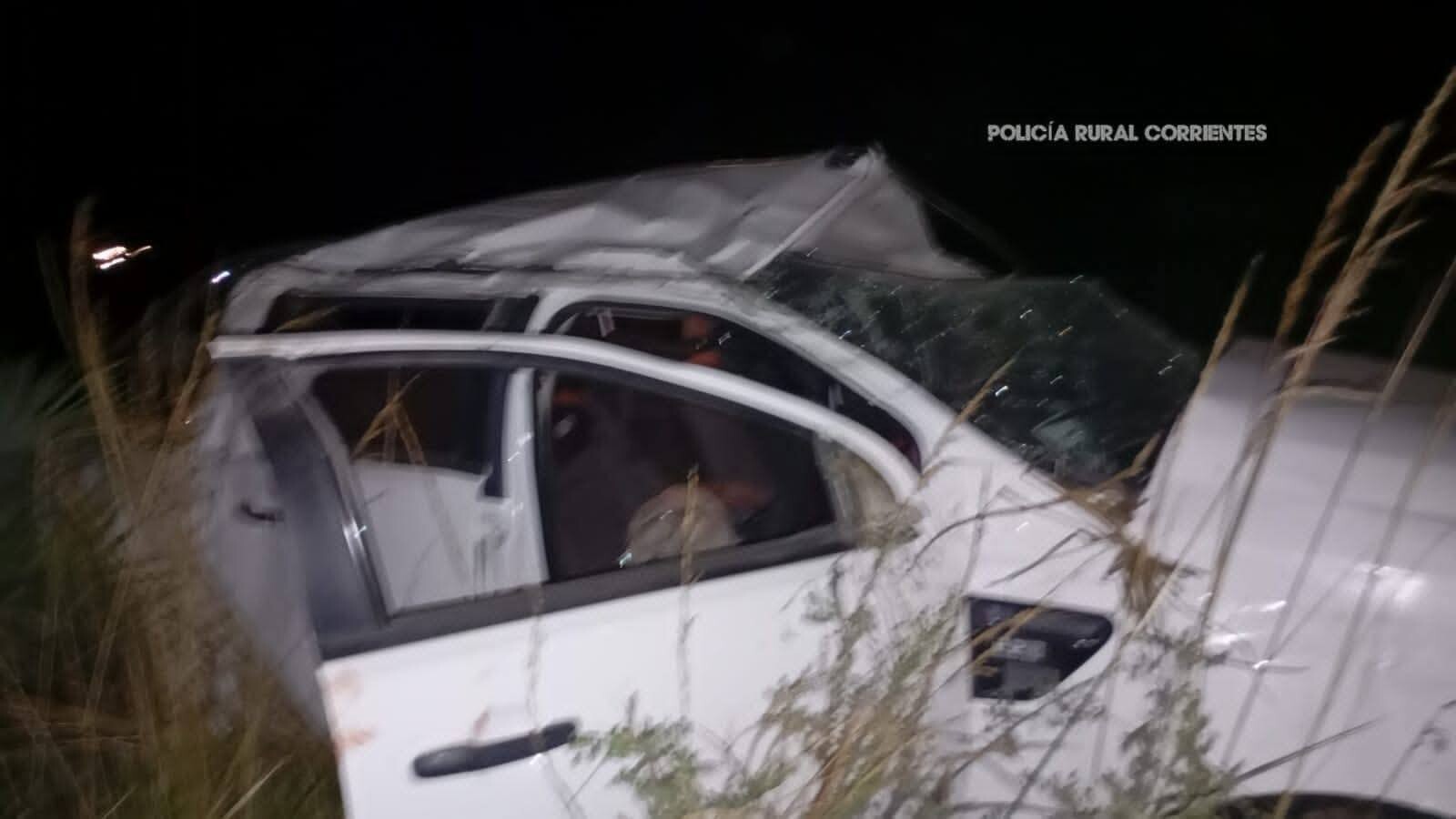 accidente1.jpg Corrientes; Dos mujeres heridas tras derrapar y volcar en RN 12